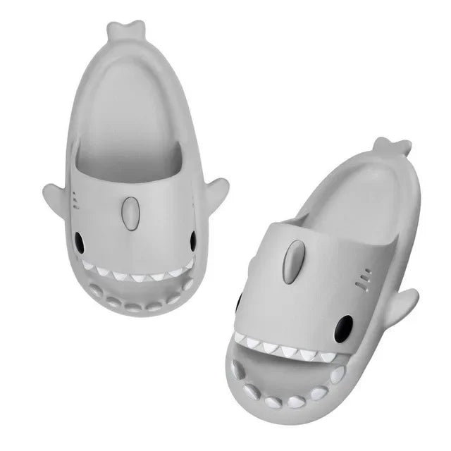 claquettes requin gris
