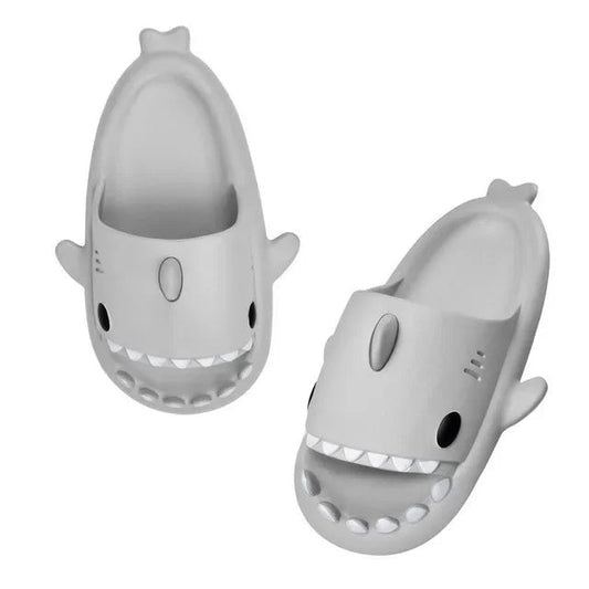 claquettes requin gris